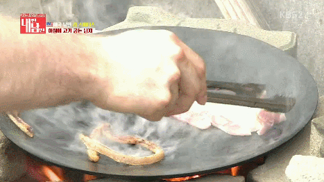 삼겹살은 아침에 먹어야 한다는 미국아재의 신념.jpg | 인스티즈