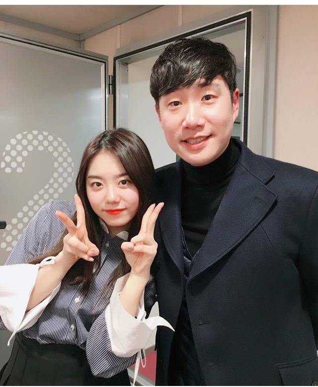 배짱잘과 사진 찍은 김소혜 | 인스티즈