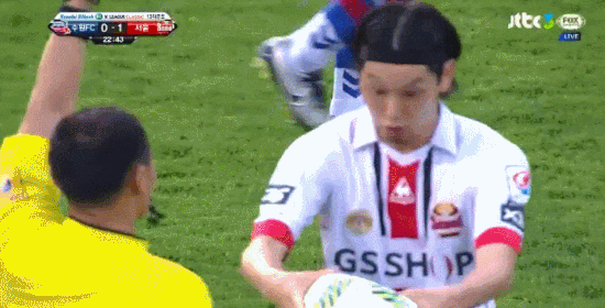 아저씨 공이 터졌어요~ 공 터졌다니까~? 공이 터졌다고!! .GIF | 인스티즈