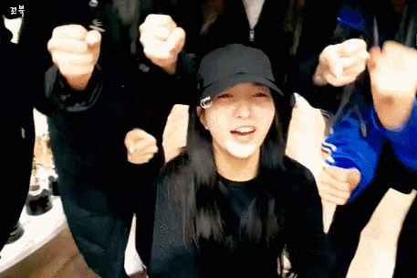 맏언니 소원 괴롭히는 여자친구.gif | 인스티즈