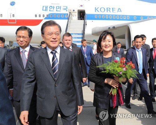 러시아 도착한 문재인 대통령 | 인스티즈