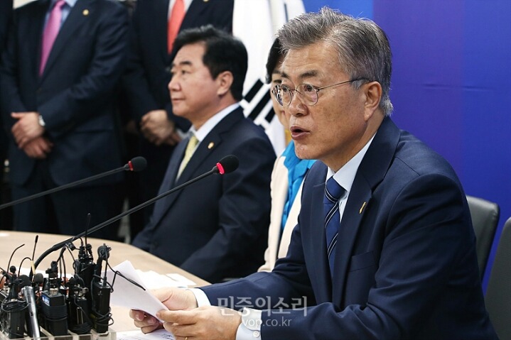 선대위 회의 참석한 문재인 | 인스티즈