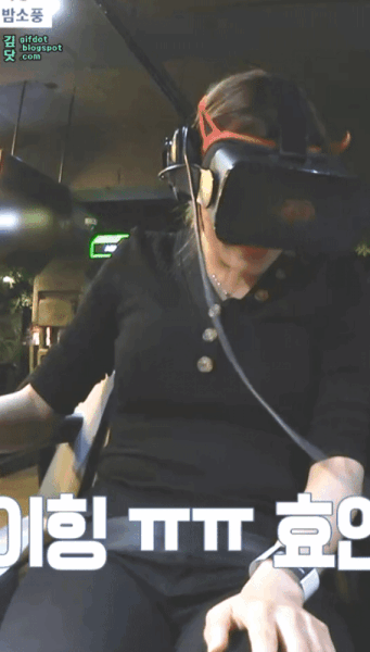 검은색 니트입은 하영이.gif | 인스티즈