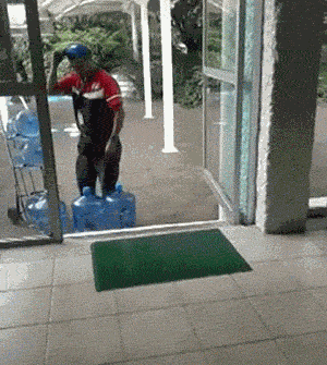 생수의 달인.gif | 인스티즈