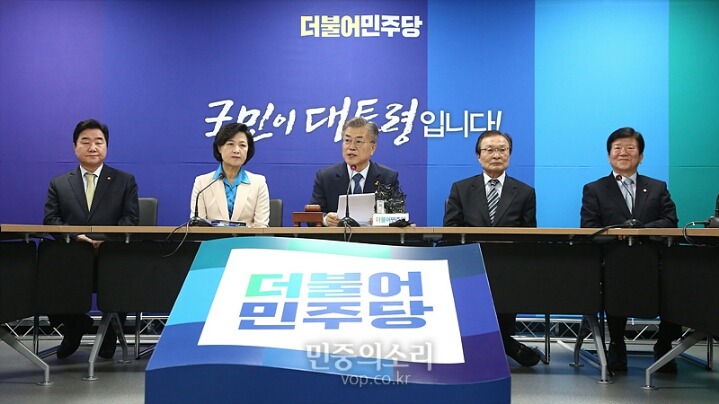 선대위 회의 참석한 문재인 | 인스티즈