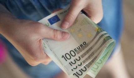 학교 친구들에게 1200만원 뿌린 초등학생 | 인스티즈