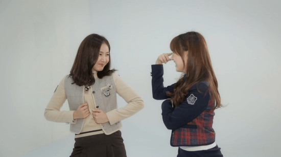 조금 특이한 교복 광고.gif | 인스티즈