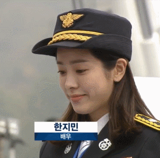 대통령을 바라보는 한지민 | 인스티즈