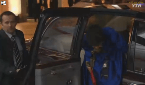 한복입고 차에서 내리다가 | 인스티즈