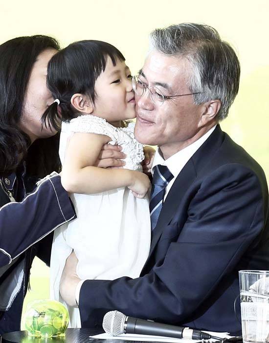 한국보도사진전에서 최우수상으로 선정했던 문재인사진 | 인스티즈