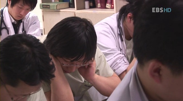 대한민국에서의 의사들의 하루.jpg | 인스티즈