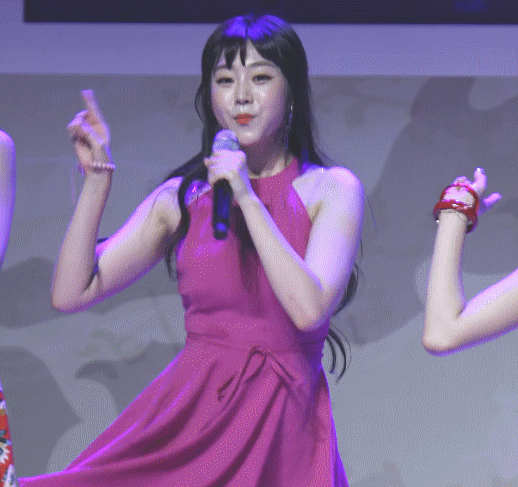 2018.08.18 14:27 서지수 분홍 원피스 | 인스티즈