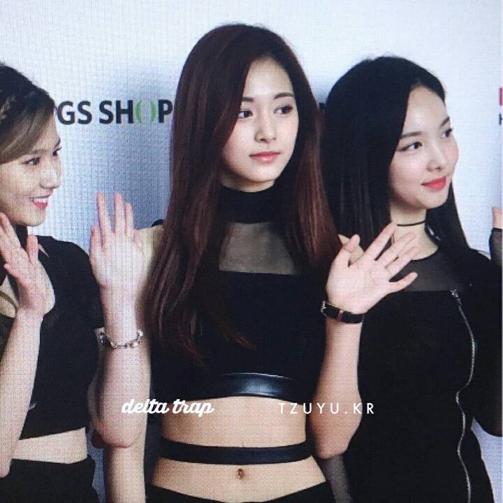 오늘자 쯔위 허리.갓갓 | 인스티즈