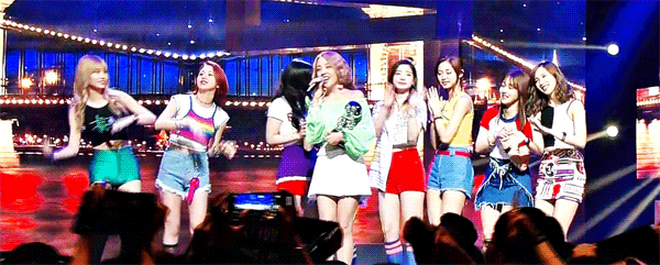 훈훈한 JYP 소속 여가수들 (트와이스 + 백아연) | 인스티즈