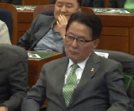 넋이 나가버린 듯한 박지원.gif | 인스티즈