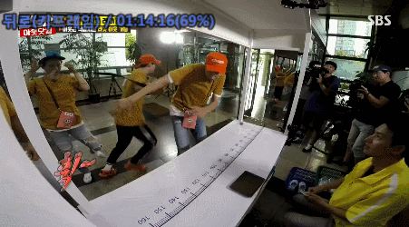 [런닝맨] 유재석에게 벨트 도난당한 이광수의 최후.GIF | 인스티즈