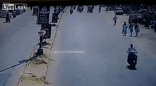 무단횡단 사고유발.gif | 인스티즈