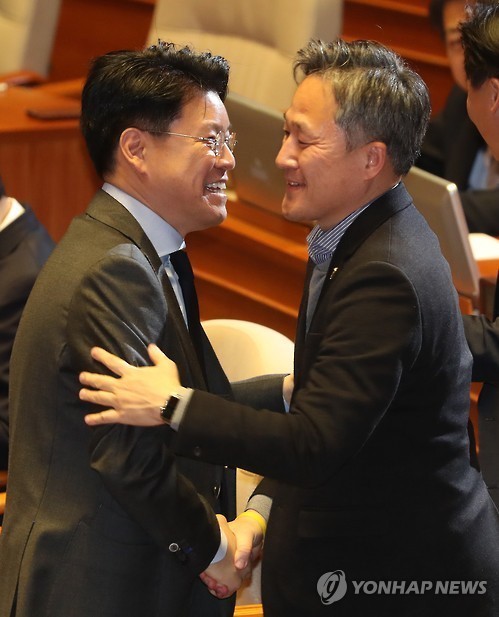 화해하는 표창원 장제원 .jpg | 인스티즈