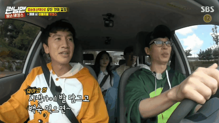 이 날씨엔 시냇가에 발담그고 백숙먹는게 최고지.gif | 인스티즈