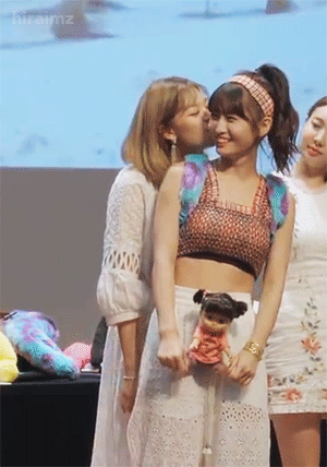 트와이스 정연 & 모모.GIF | 인스티즈