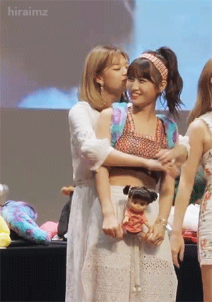 트와이스 정연 & 모모.GIF | 인스티즈