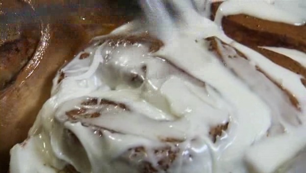 쓸 데 없이 큰 시나몬 롤 만들기 | 인스티즈