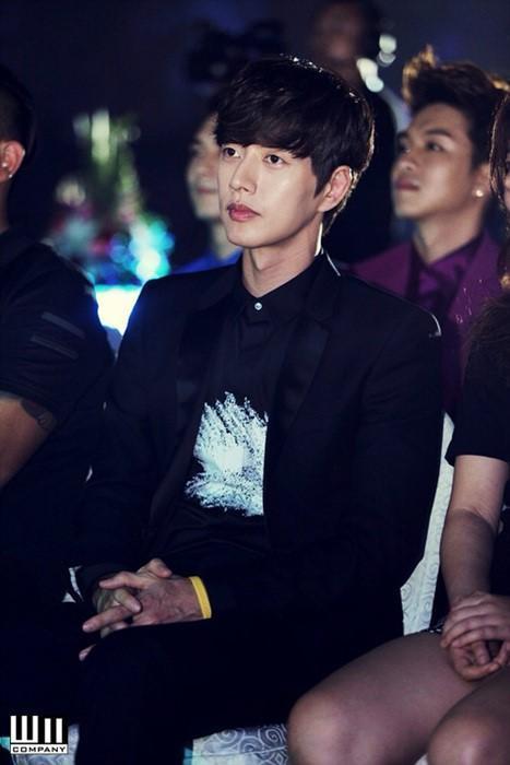 여자들이 좋아하는 전형적인 외모 스타일.jpg | 인스티즈