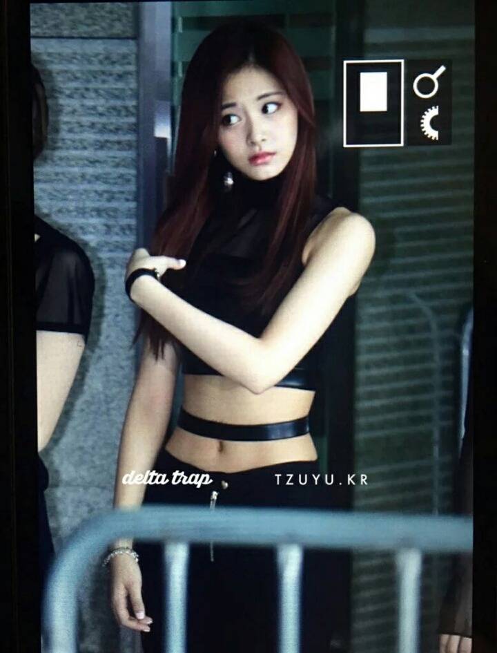 오늘자 쯔위 허리.갓갓 | 인스티즈