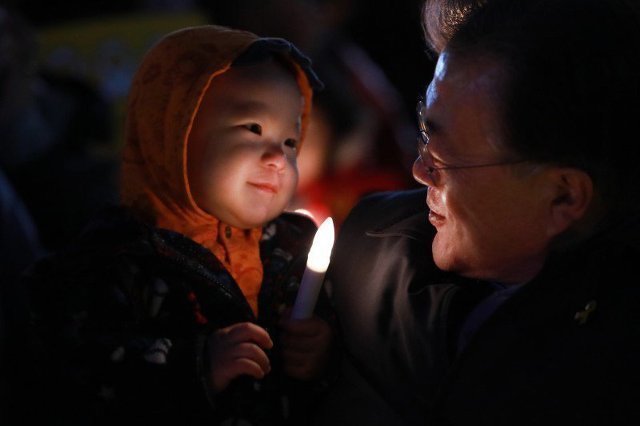 문재인 촛불애기와 뽀뽀애기에 관한 사실 | 인스티즈