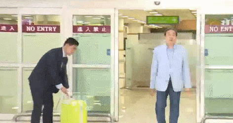 수행원과 격의없이 지내는 참 정치인.gif | 인스티즈