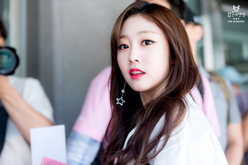 본인이 최고존엄이라고 주장하는 걸그룹 멤버.gif | 인스티즈