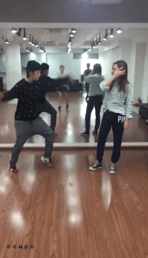 크리스탈 이상함.....gif | 인스티즈