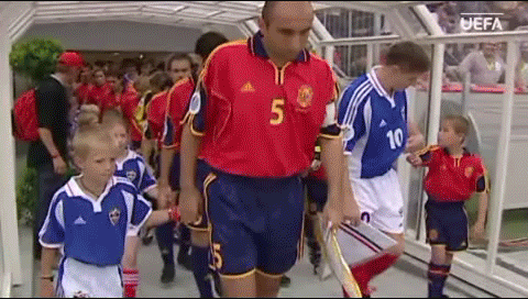 양국 국민들 심장마비 직전까지 갔던 레전드 유로 경기.gif | 인스티즈