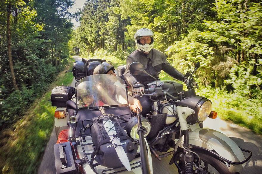 우리는 4개월간 사이드카를 타고 유럽의 41개국을 달렸다 | 인스티즈