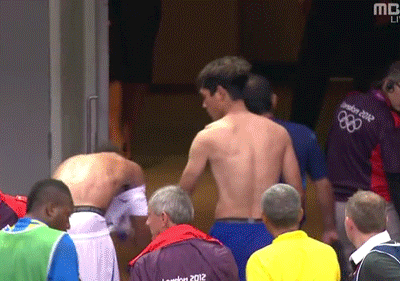 ??? : 야! 오바메양. 형한테 인사 안 하니? | 인스티즈