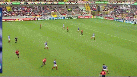 양국 국민들 심장마비 직전까지 갔던 레전드 유로 경기.gif | 인스티즈