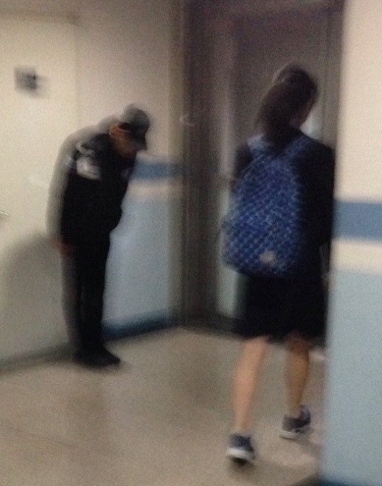 경비원에게 인사 강요 | 인스티즈