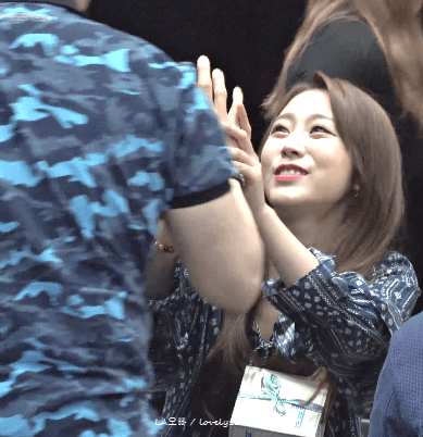 [러블리즈] 50일만에 레플이 와서 지수 | 인스티즈