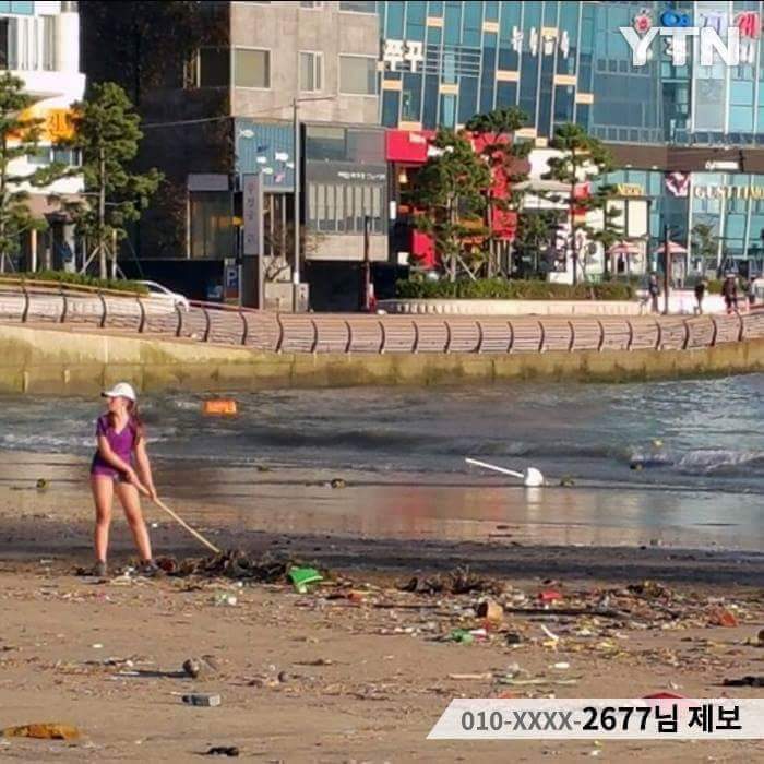 광안리 해수욕장 청소하는 외국인 모녀.jpg | 인스티즈