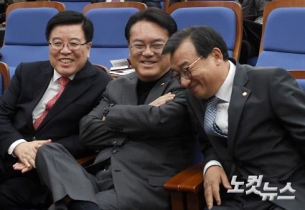 16일 새누리 의원총회에서 원내대표 경선 이정현 | 인스티즈