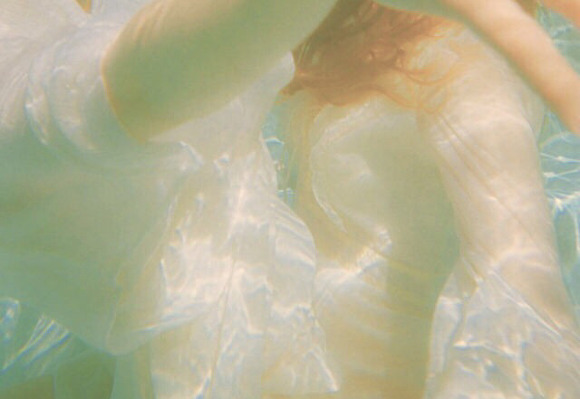 그리움을 모아 태우면 어떤 냄새가 날까 | 인스티즈