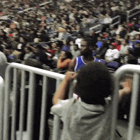 느긋한 팬 서비스.gif | 인스티즈