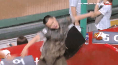 트와이스 빙의한 군인 | 인스티즈