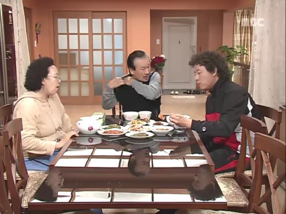 [거침없이하이킥] 장어 때문에 싸운 문희와 준하 ㅋㅋㅋㅋㅋ.jpg | 인스티즈