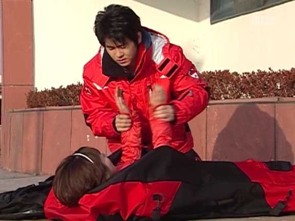 [거침없이하이킥] 보드가방이랑 사귀는 민용이 ㅋㅋㅋㅋㅋㅋ.jpg | 인스티즈