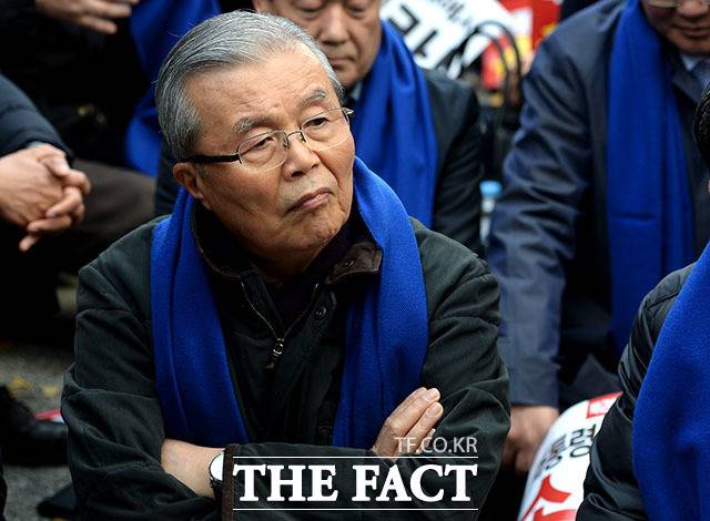 ??? : 이래도 하야 안 할거야? | 인스티즈