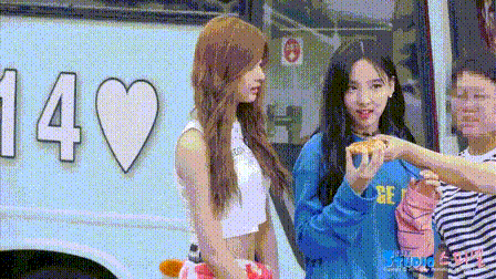 [트와이스] ???:이거 먹을수 있을거 같아! | 인스티즈