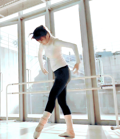 발레연습하는 미나 미모 ㄷㄷ.gif | 인스티즈