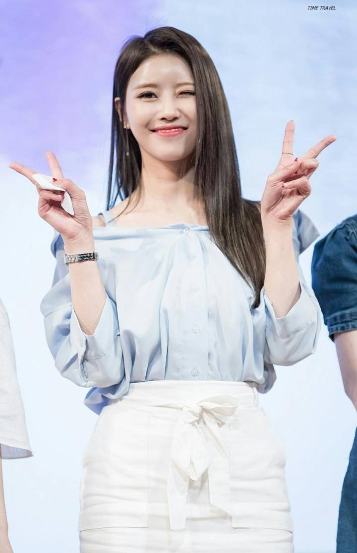 [러블리즈] 선배가 일맡기고 정작 본인은 덕질하러 가서 미주 | 인스티즈