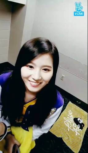 미국 케이콘 공연전 채영 (feat.사나) | 인스티즈